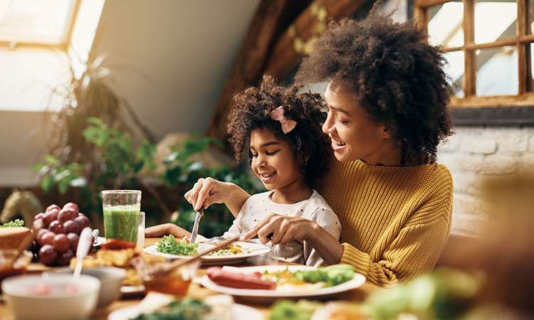 Parents’ eating habits strongly influence their children’s nutrition