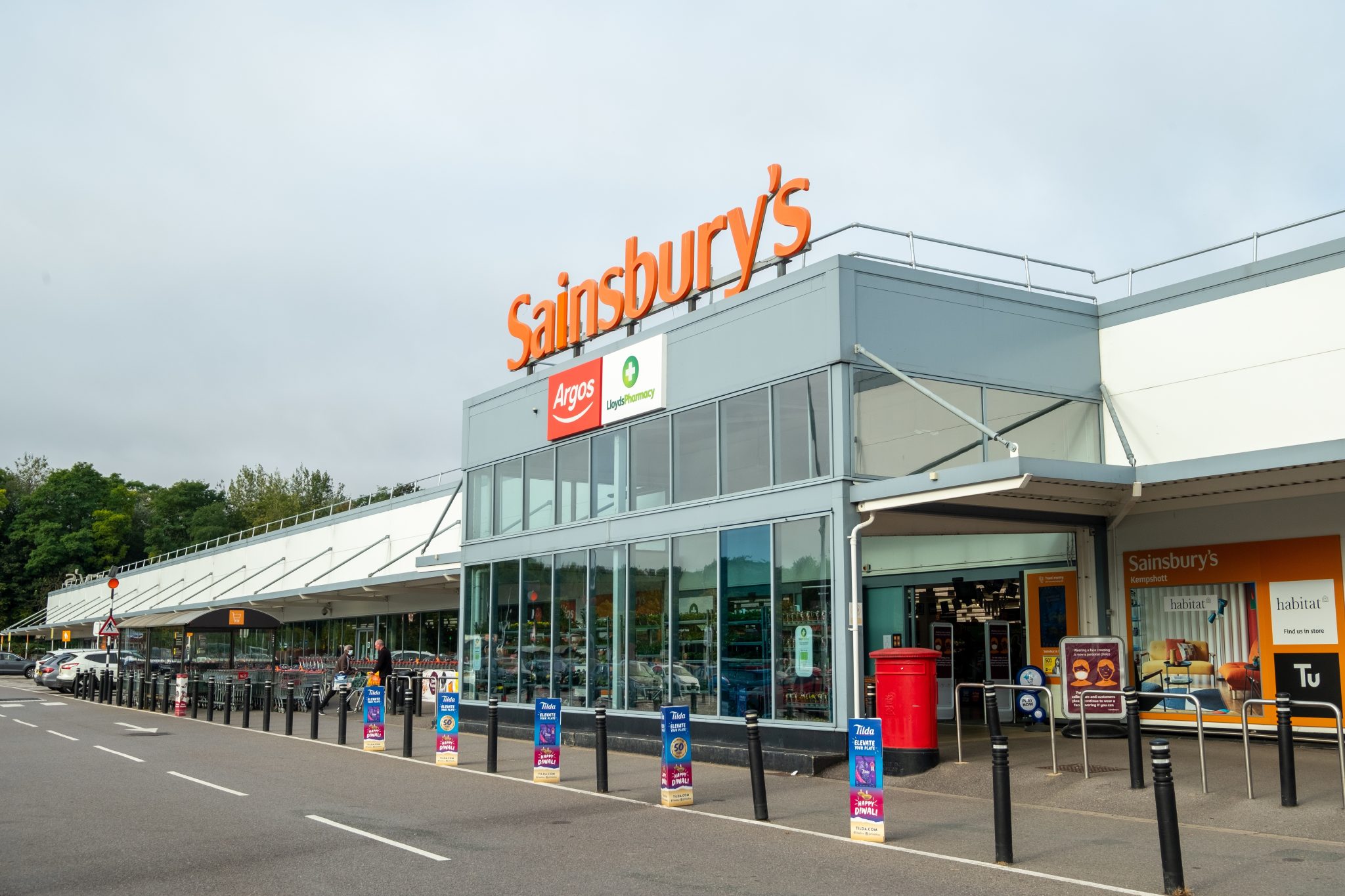 Sainsbury’s cuts 70 percent of plastic in fish and chicken packaging